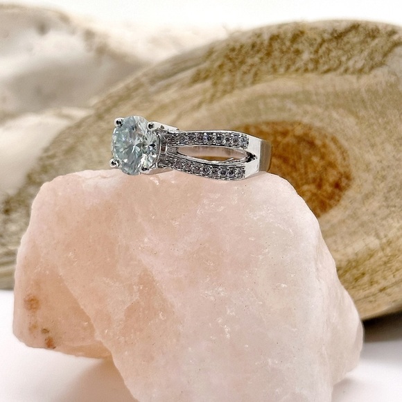 EXCEPTIONAL 1.8 Carat Icy Round Solitaire Moissanite Solid Sterling Ring - Picture 7 of 11